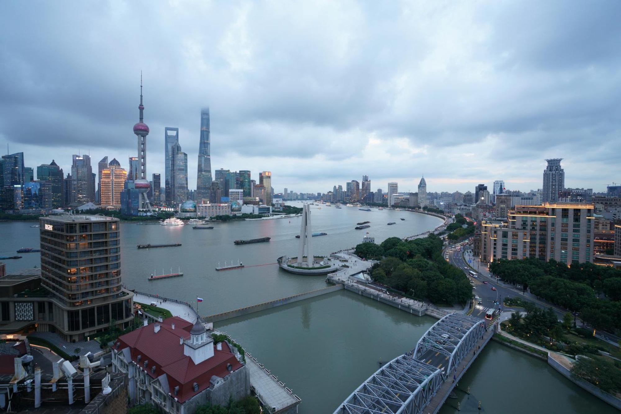 Broadway Mansions Hotel - On The Bund Шанхай Экстерьер фото